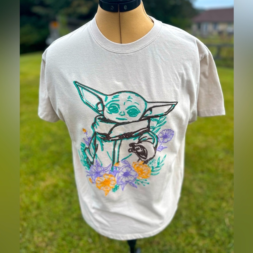 Star Wars Baby Yoda embroidered T-shirt. Size medium. May the force be with you